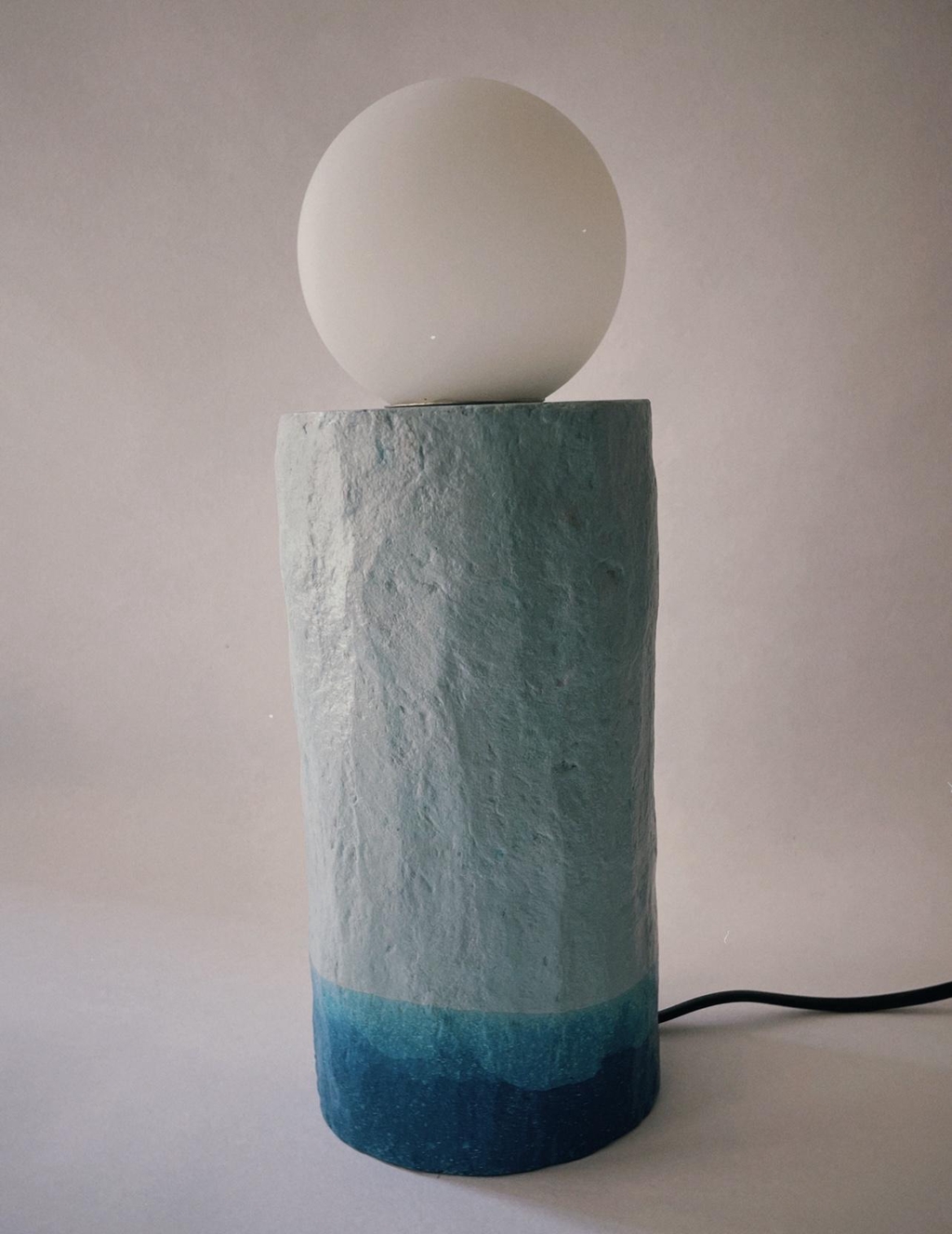 Lampe à poser artisanal papier mâché luminaire lampe éclairage lampe de chevet lampe de table lampe coloré design fait main 