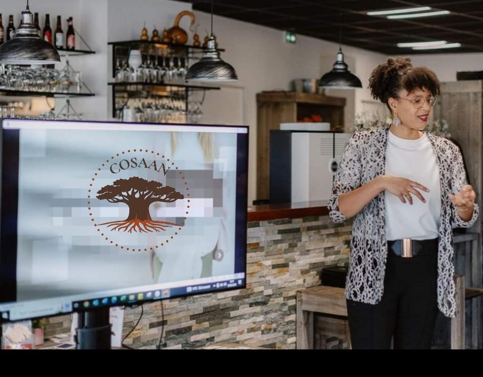 Logo méthode Cosaan et Maeva Girard, fondatrice de la méthode.