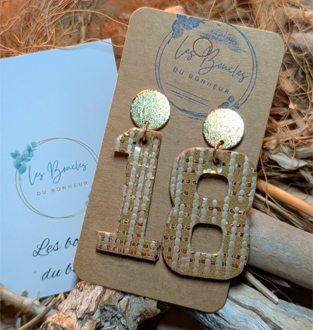 Boucles d'oreilles en cuir recyclé fabriquées à la main en Normandie.