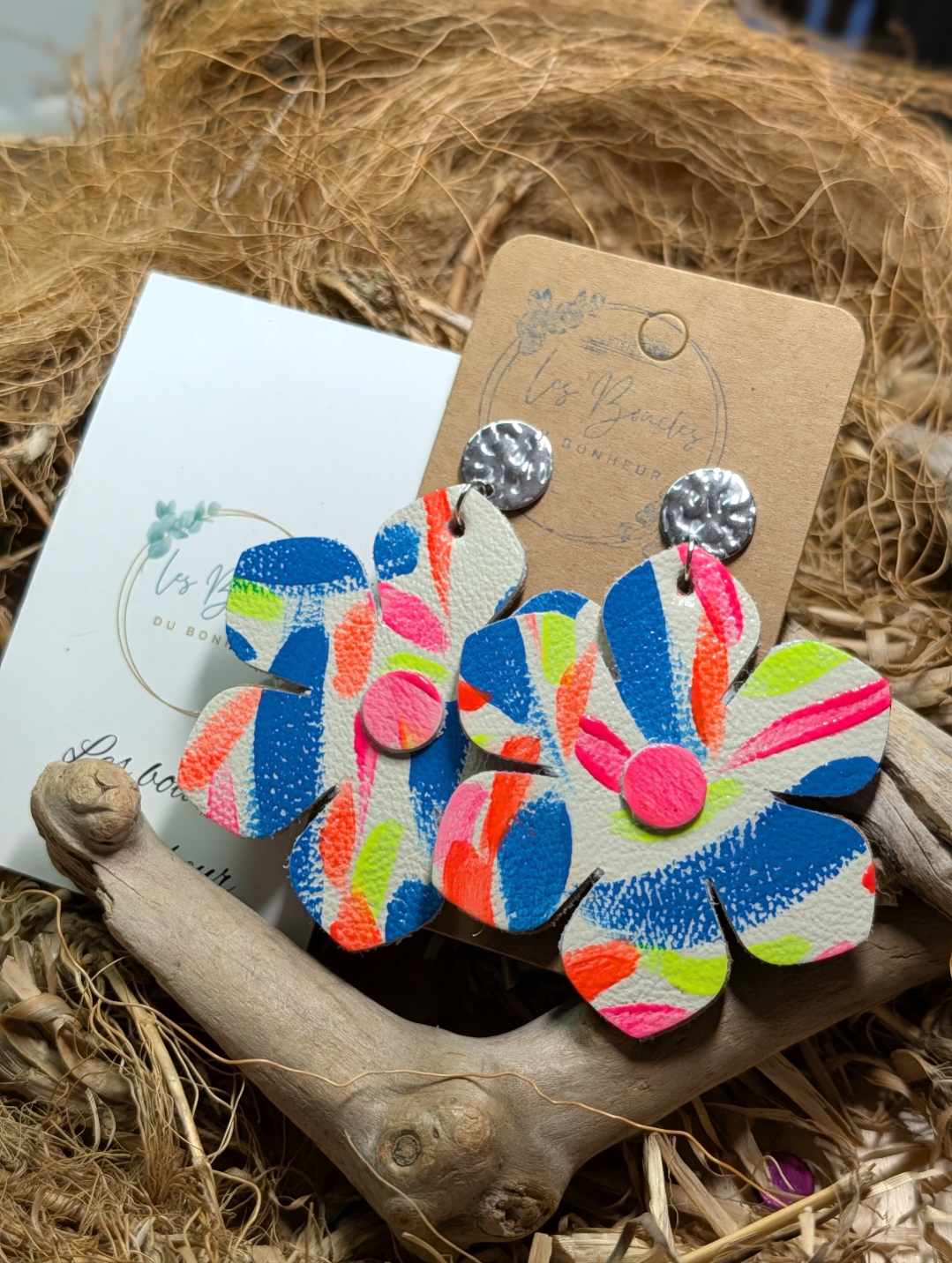 Boucles d'oreilles en cuir recyclé fabriquées à la main en Normandie.