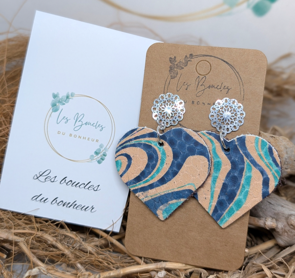 Boucles d'oreilles en cuir recyclé fabriquées à la main en Normandie.