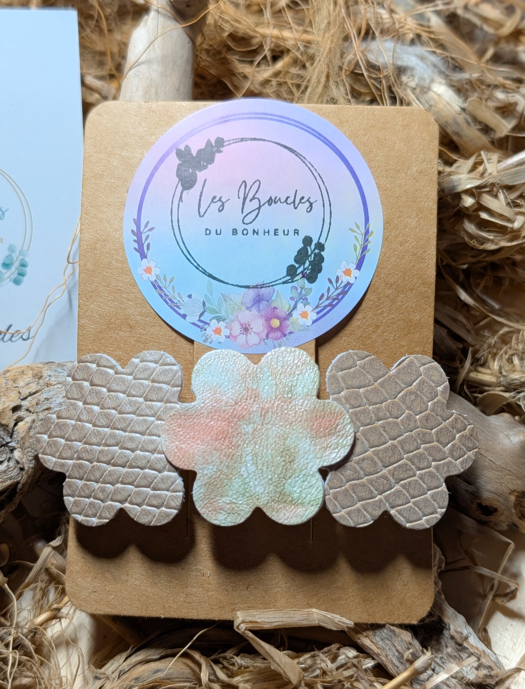 Barrettes en cuir recyclé fabriquées à la main en Normandie.