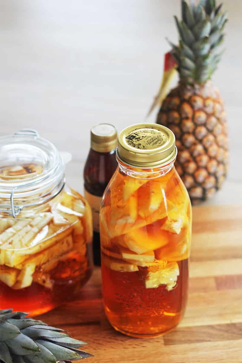 Bocaux de rhum arrangé artisanal L'Atelier du 7 avec ananas et fruits macérés