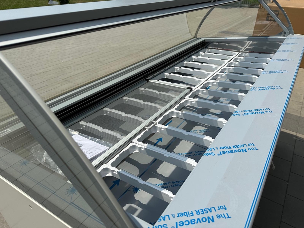 ISA PROFESSIONAL Eisvitrine Eistheke Eiscafe Kühlvitrine 24 Eis sorten NEU