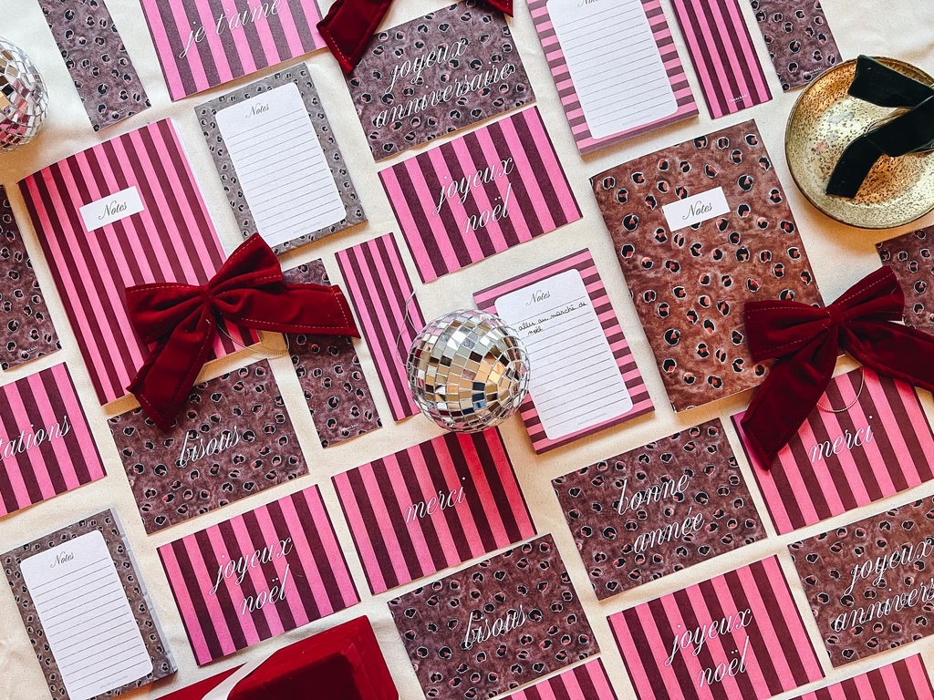 Collection de papeterie de noël rose, bordeaux et léopard