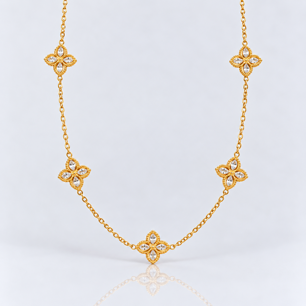 Collier doré à motifs fleurs – Nos coups de cœur GlamCharm