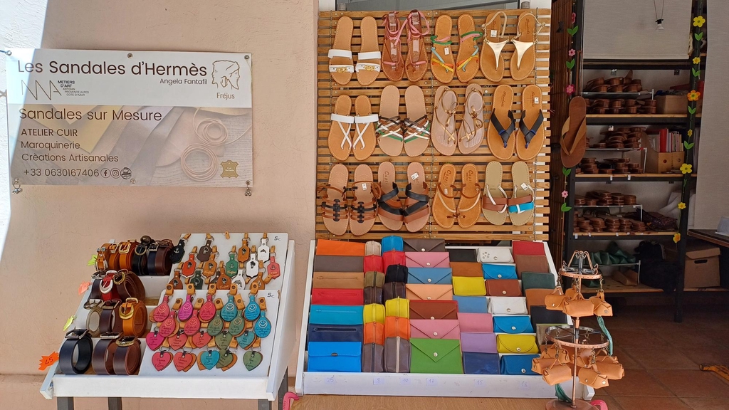 ATELIER SANDALES SUR MESURE
MAROQUINERIE