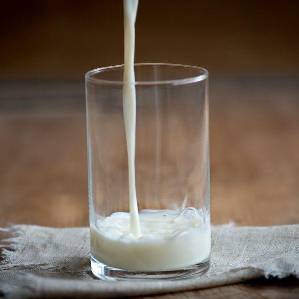 Le lait de chèvre
Pur produit bio du terroir Ardéchois, il renforce la sensation de douceur en apportant de l'onctuosité au savon, vous offrant un toucher soyeux.