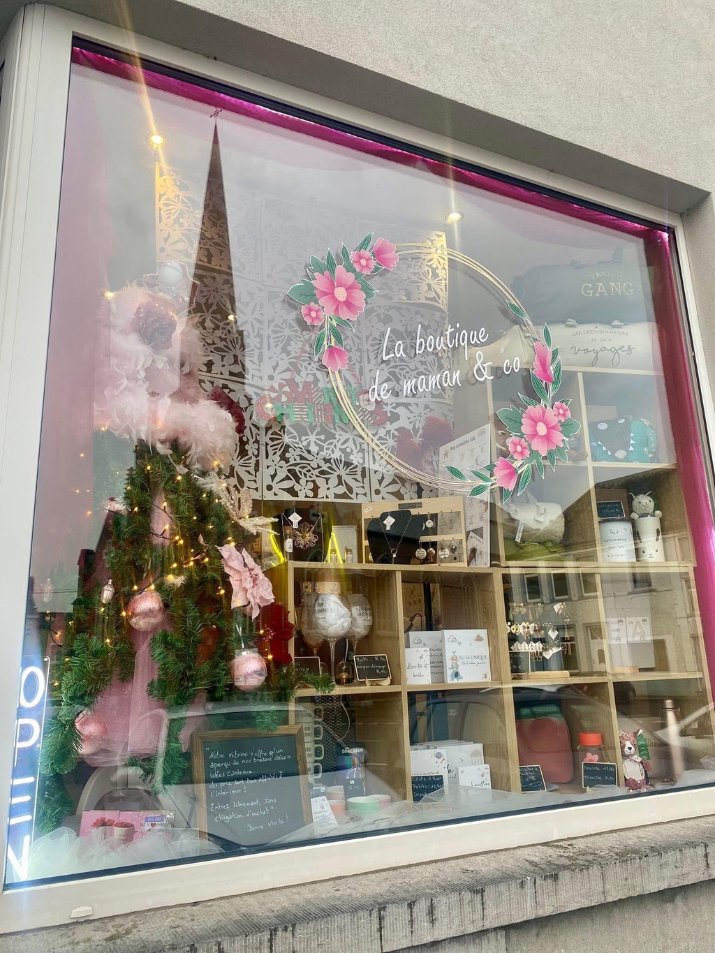 Vitrine de La Boutique de Maman & Co à Wanfercée-Baulet – bijoux et idées cadeaux