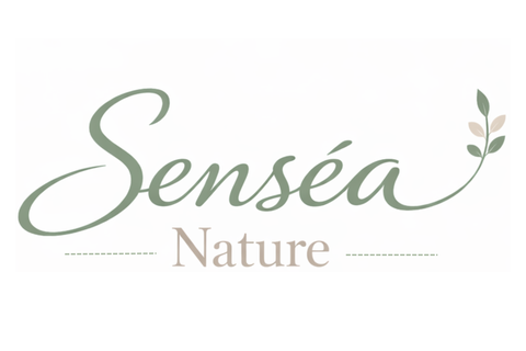 Senséa Nature est une marque d'accessoires du quotidien fabriqués à la main dans mon atelier situé en baie de Somme, dans la région des Hauts-de-France et un e-commerce de vente de produits éco-responsables sélectionnés avec soin.