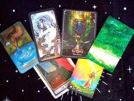 GUIDANCE
tarots / oracles