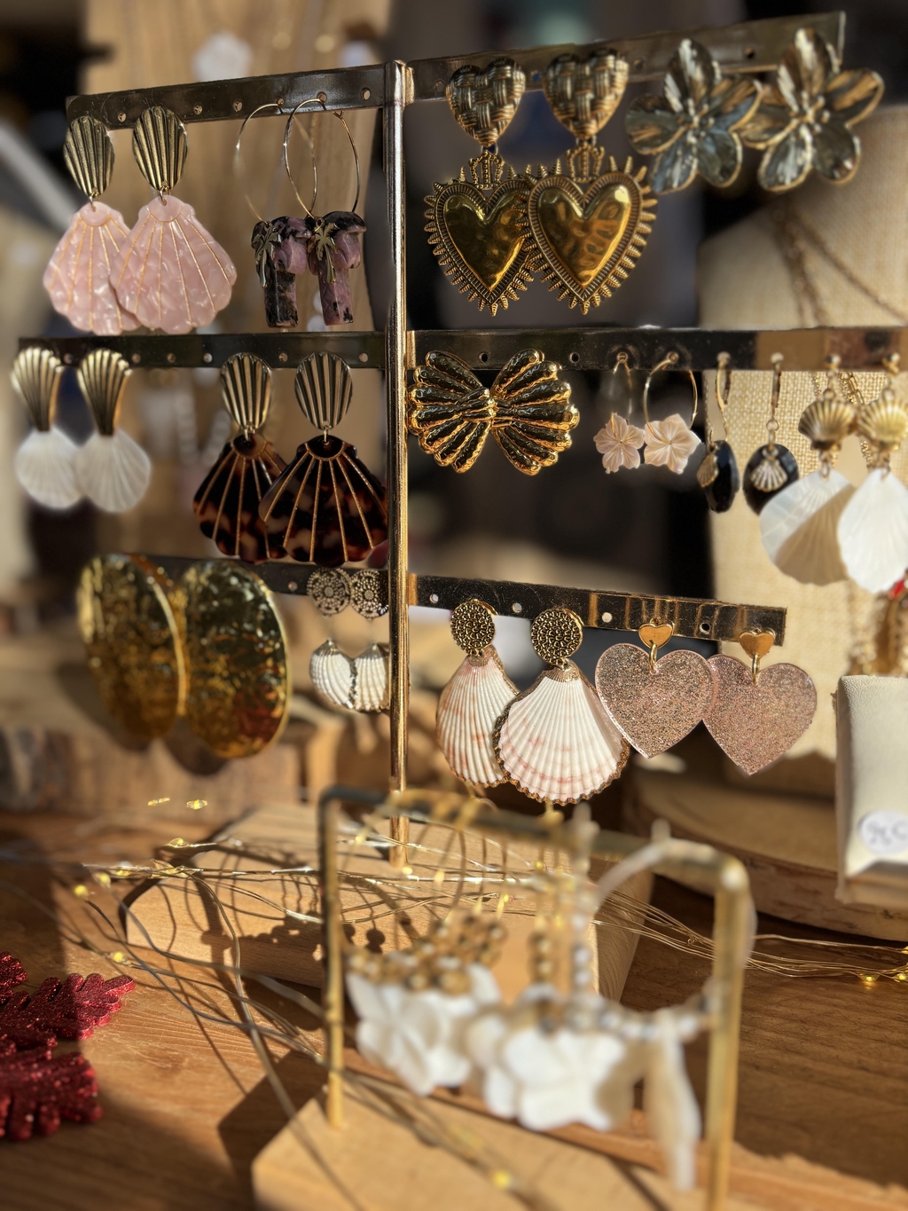 LES BOUCLES D’OREILLES