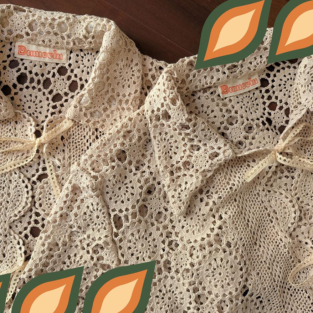 Deux blouses Bernadette Damevin en crochet fait main à partir de tissus anciens chinés.