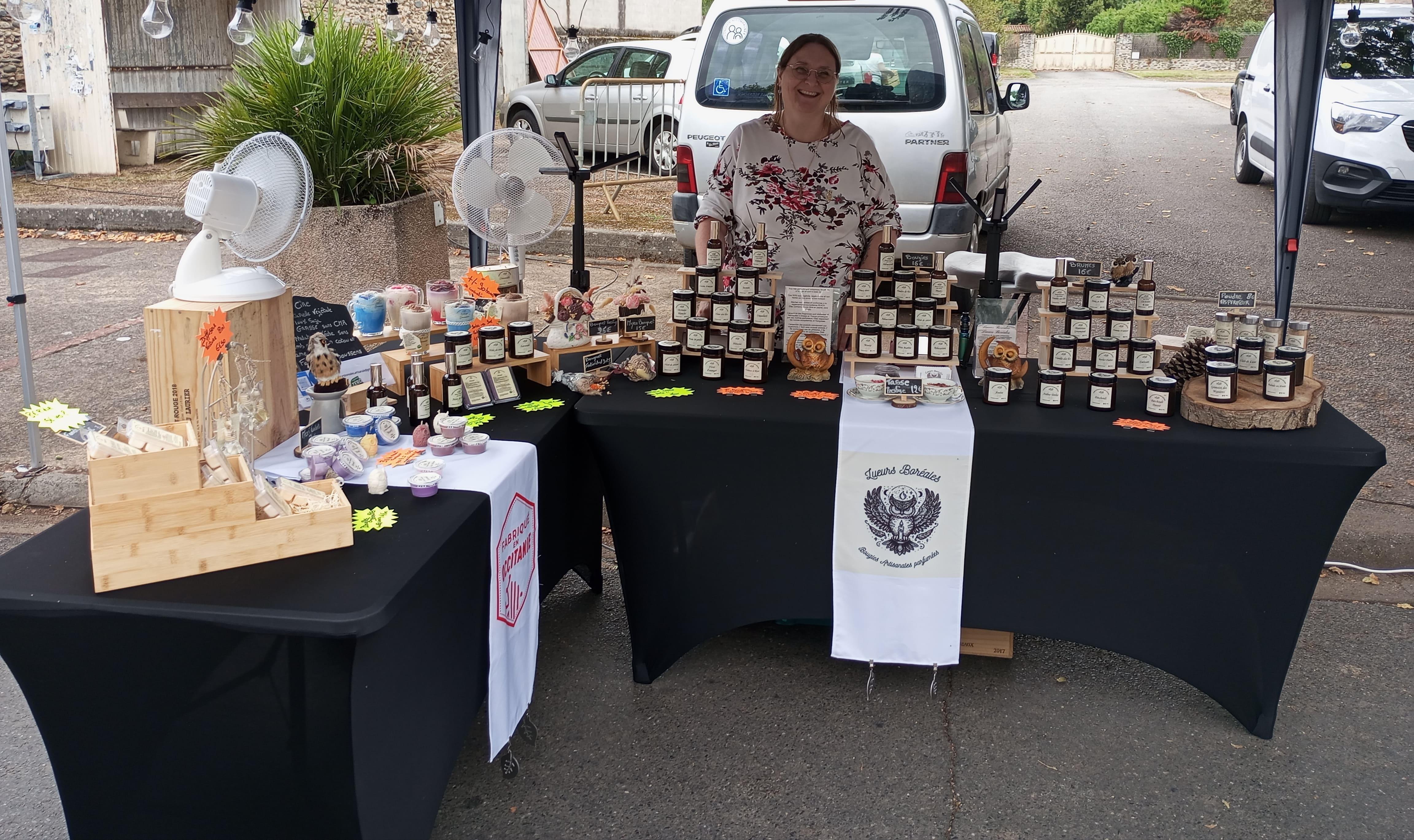 Découvrez l’histoire de Lueurs Boréales et sa créatrice Aurore. Bougies, fondants et brumes artisanales fabriqués avec passion en Haute-Garonne.