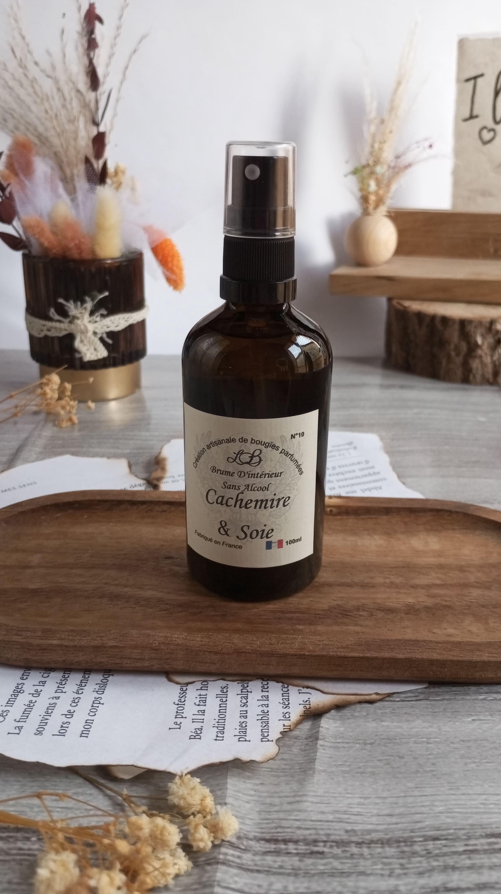 Mes brumes artisanales sans alcool parfument délicatement votre maison. Fabrication artisanale à Boussens, parfums naturels, vegan et zéro déchet