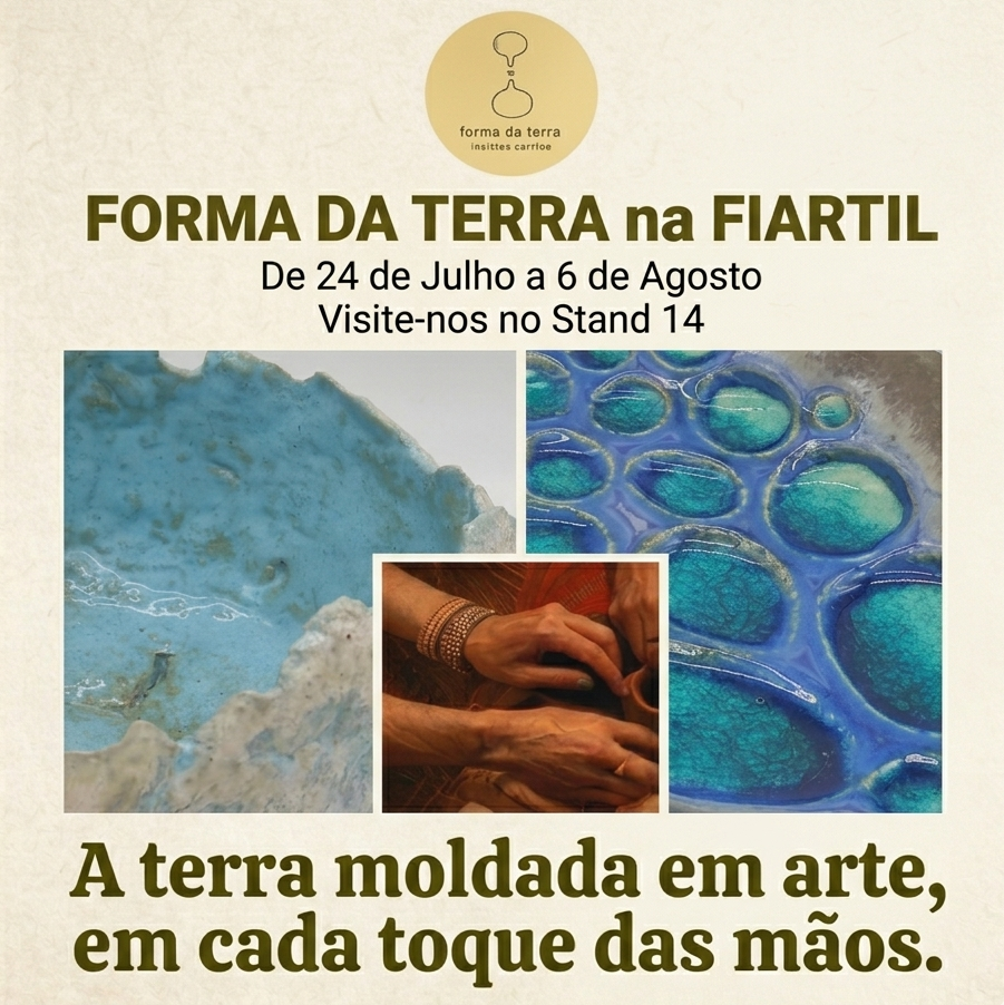Cartaz promocional da Forma da Terra na FIARTIL, mostrando detalhes texturizados em tons de azul e turquesa de peças de cerâmica artesanal e mãos a moldar o barro.