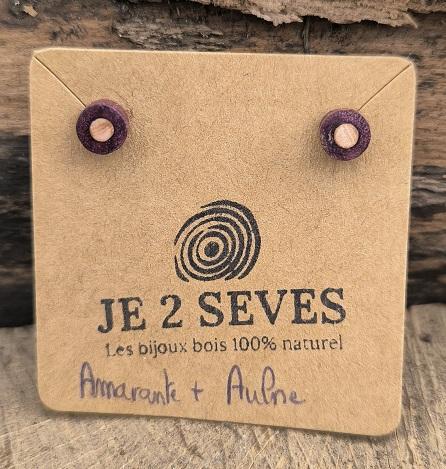 Paire de clous d'oreilles BICOL en bois d'amarante violet et aulne clair, modèle déposé conçu pour résister à l'eau et aux décollages.