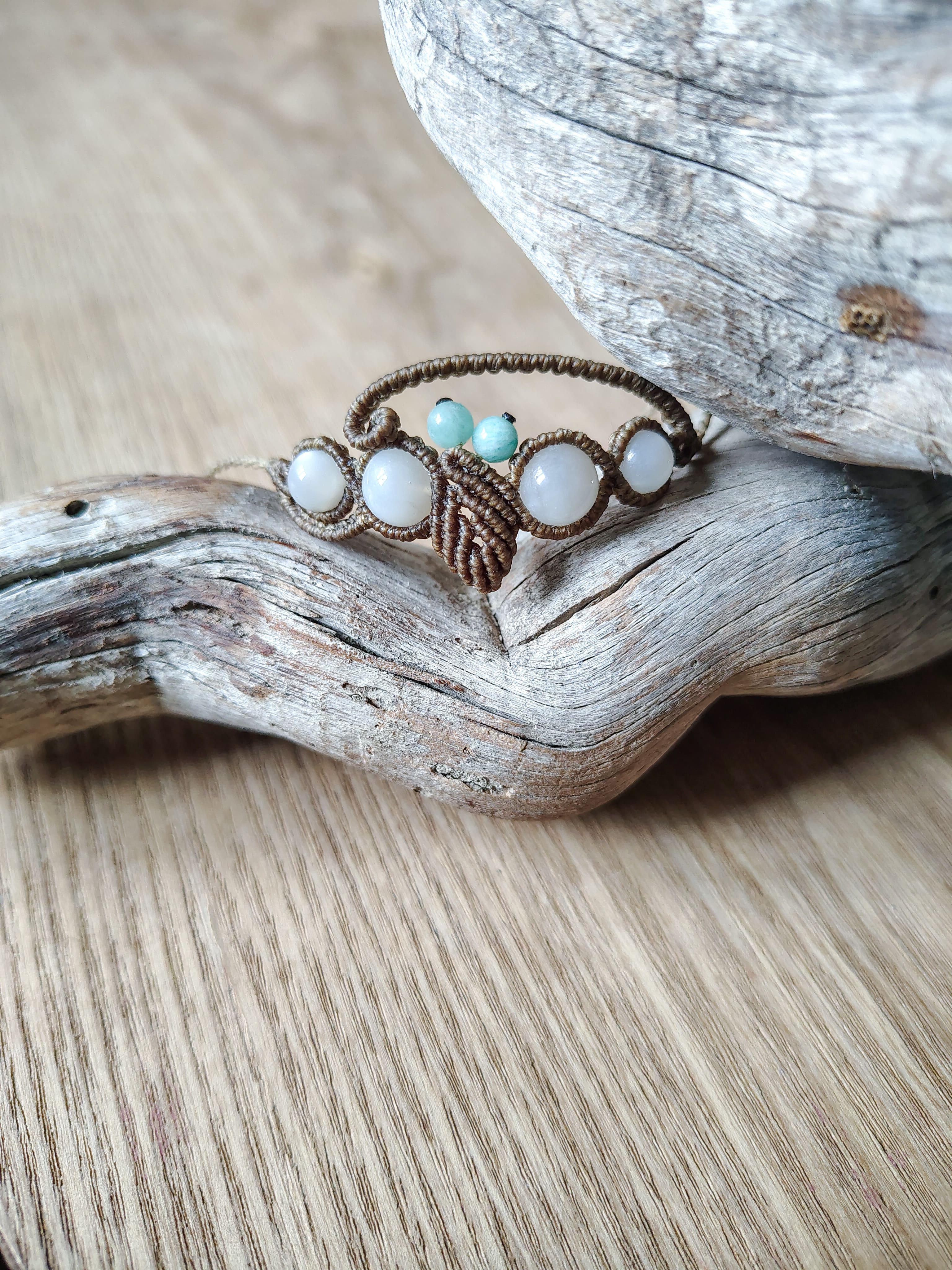 Bracelet micro-macramé et pierres naturelles