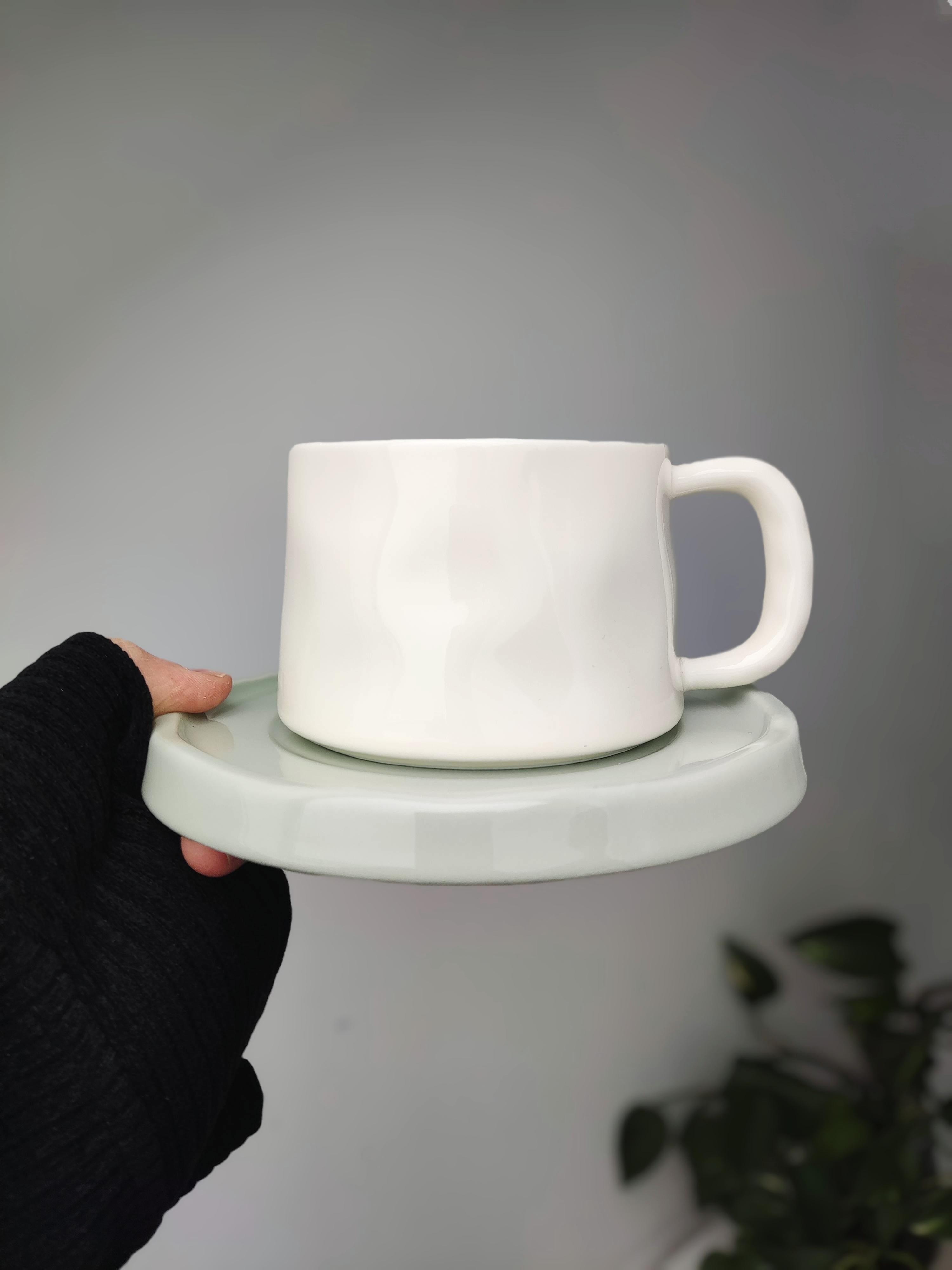 Tasses et soucoupe céramique