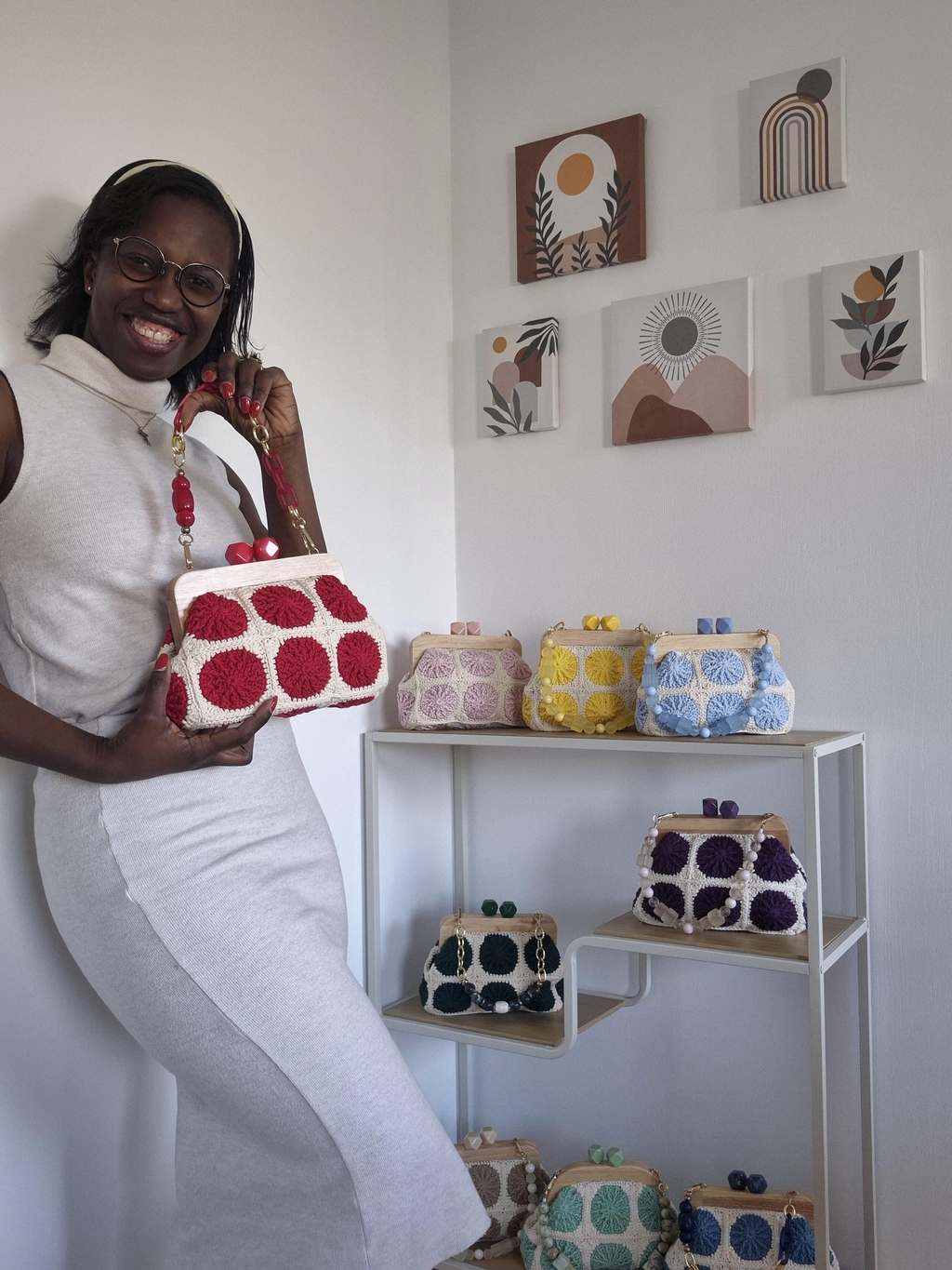 Chez Reine.B, chaque création commence par une histoire, une émotion.
Pour cette nouvelle collection, j’ai choisi le nom Gaïa — la déesse grecque de la Terre.”