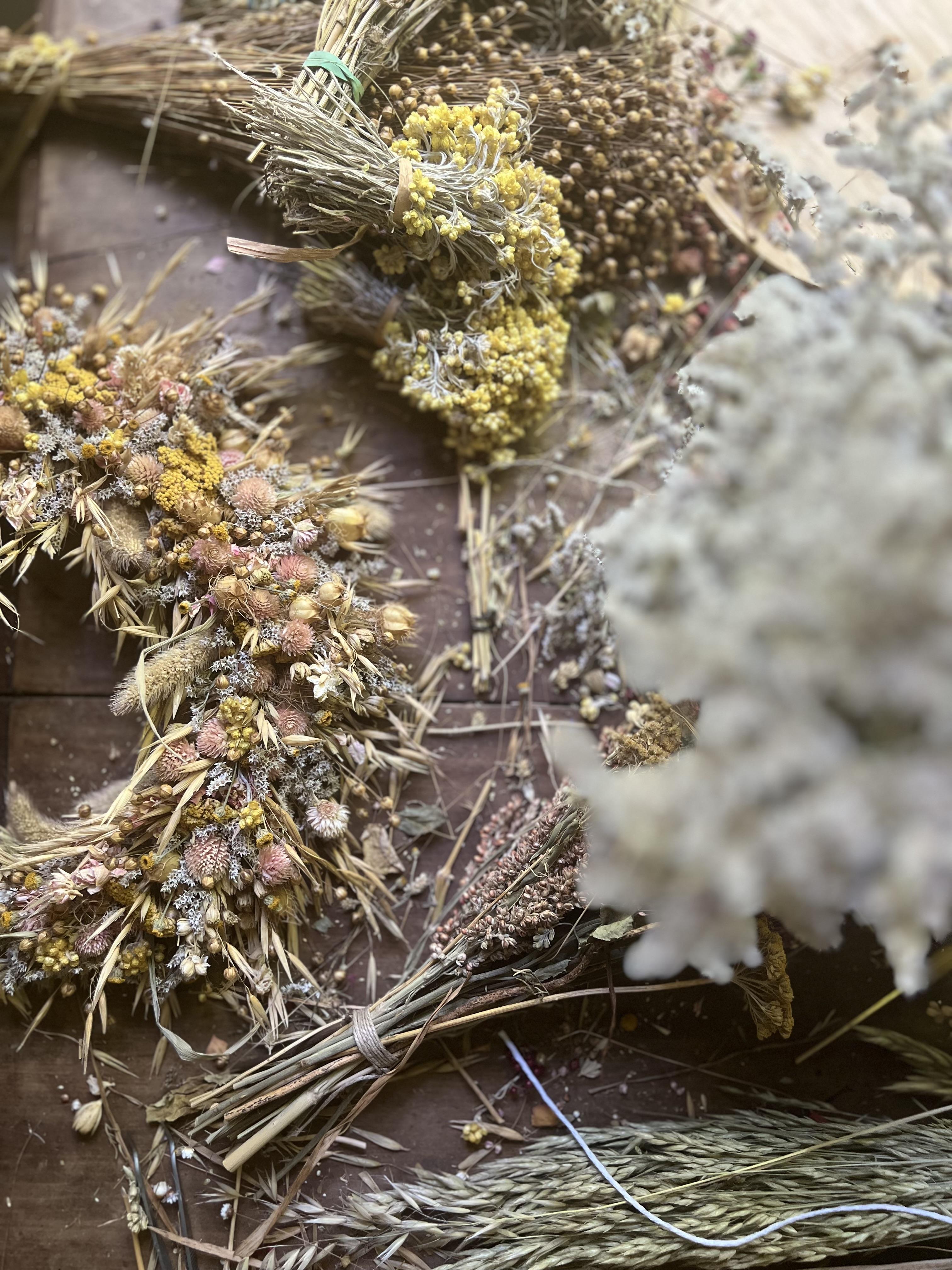 des fleurs sauvages que Brins de melisse utilise dans ses créations artisanales