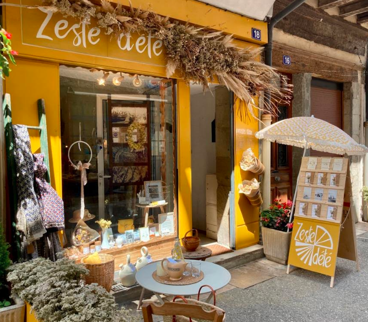 un habillage végétal pour une boutique éphémère qui fleure bon les champs en été
