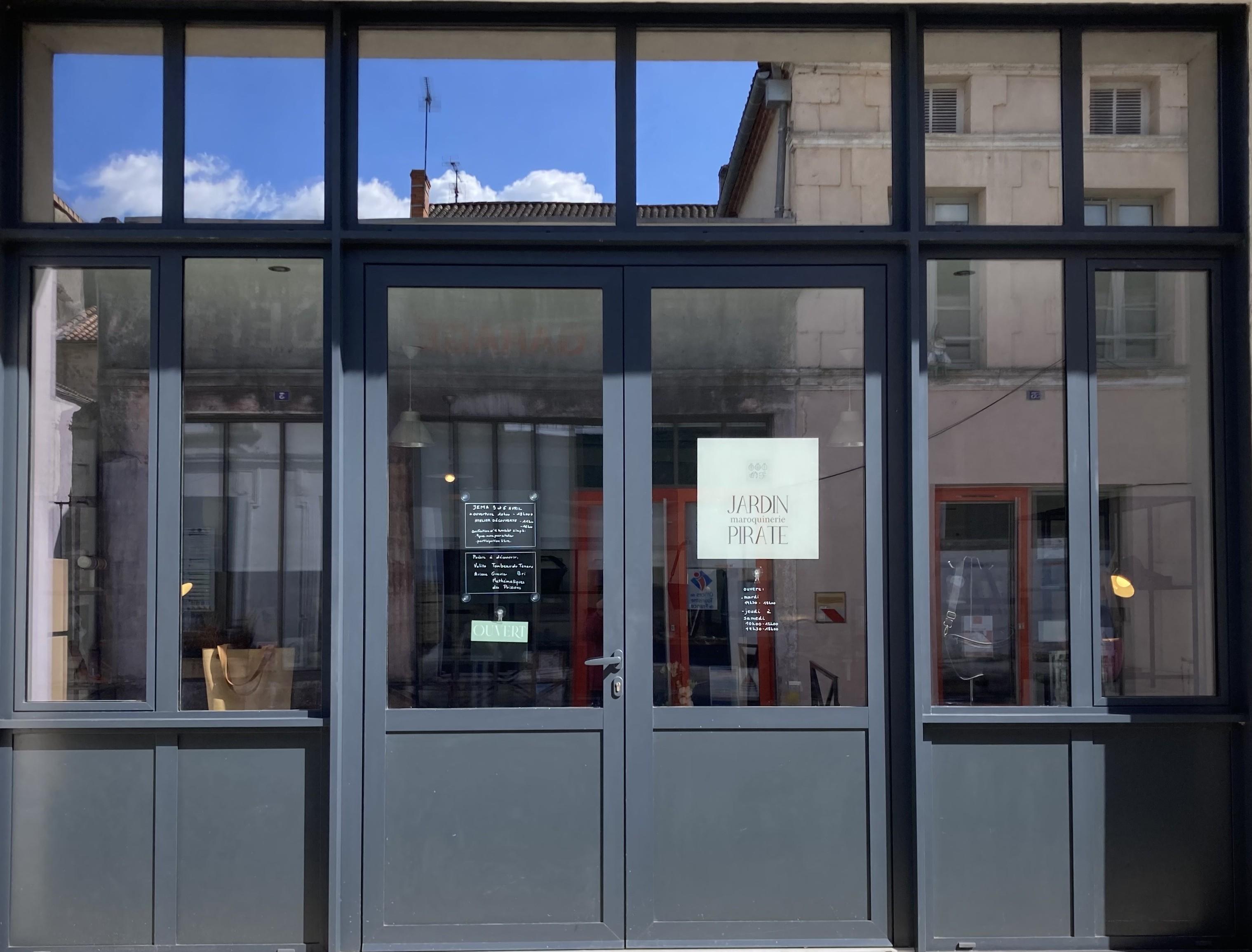 Devanture du futur atelier boutique Jardin Pirate, 2 bis rue d'Angoulême, 16220 MONTBRON.