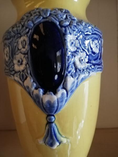 barbotine, faïence barbotine, objet ancien, brocante, objet de collection, céramique ancienne, décor en relief, fin XIXᵉ siècle