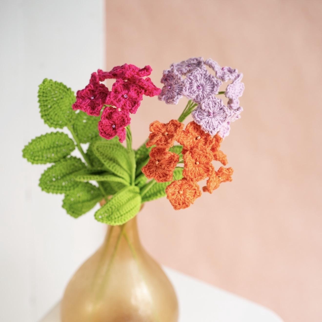 Des fleurs au crochet
Patrons, kits et idées créatives pour te faire plaisir en crochetant