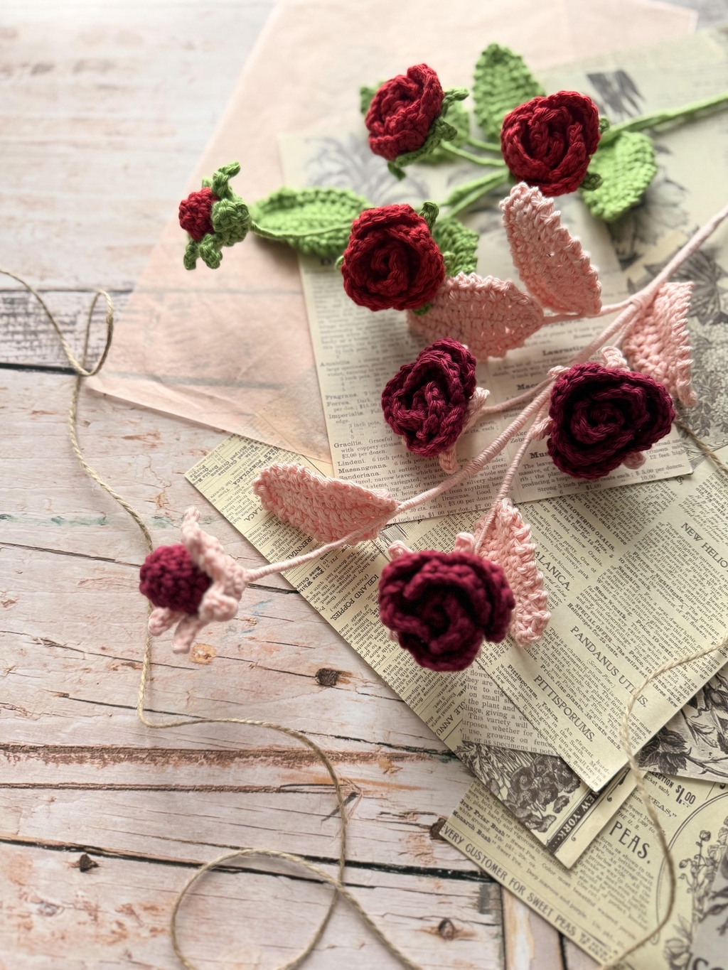 Bienvenue chez Laines en folie, un monde où la douceur du crochet rencontre les couleurs des saisons.
Laissez-vous inspirer par 
des créations faites main