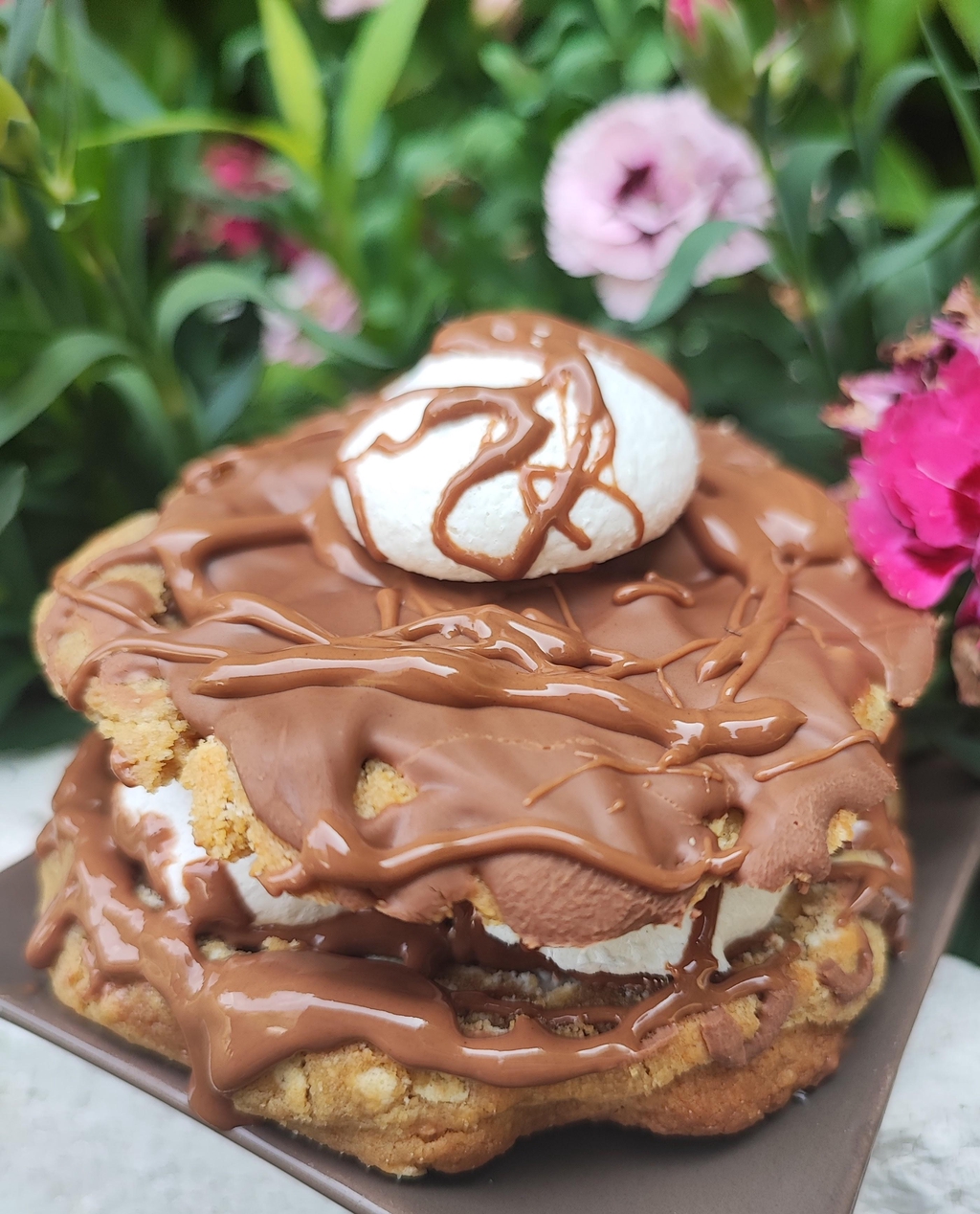 Le Meringue chocolat au lait, mes meringues insérées dans ma pâte de cookies à laquelle j'ai ajouté du chocolat au lait