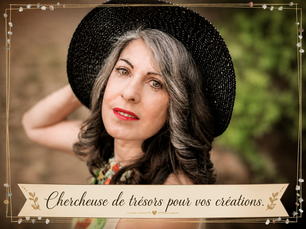 Chercheuse de trésors pour vos créations💎
Pendant longtemps, j'ai voulu dompter la matière, assembler les maillons et polir les détails.
Mais au fil de mes essais, j'ai découvert une vérité sur moi-même : ma passion ne résidait pas dans la patience infinie du geste minutieux, mais dans ✨️✨️l'émerveillement de la découverte✨️✨️
J'ai choisi de quitter la table de montage pour devenir la chercheuse de trésors💎
✨️✨️Créer en toute liberté✨️✨️
Aujourd'hui, j'ai trouvé mon équilibre : je sélectionne pour vous les composants qui feront battre votre cœur. Je cherche la perle rare, l'apprêt parfait et le métal qui capte la lumière. C'est ma façon de créer, sans la pression de la perfection, en me laissant simplement guider par le beau.
✨️✨️Des breloques nées de l'instant✨️✨️
Dans mon atelier, je continue de créer mes propres breloques. Elles sont le fruit de mes coups de cœur, façonnées avec spontanéité pour devenir la signature de vos futurs bijoux.Elles sont là pour apporter ce petit supplément d'âme, sans effort, à vos propres compositions.
✨️✨️Mon engagement pour vous✨️✨️
Parce que je sais ce que représente le désir de créer, je choisis chaque article de cette boutique avec une exigence tendre✨️
Je m'occupe de la sélection technique et de la qualité rigoureuse, pour que vous n'ayez plus qu'à savourer le plaisir pur de l'assemblage.
Les bijoux de Sev, c’est ma sélection, mais c’est surtout votre futur bijou.✨️
​Bienvenue dans mon univers, où chaque trésor attend de devenir votre plus belle création ✨️💎✨️