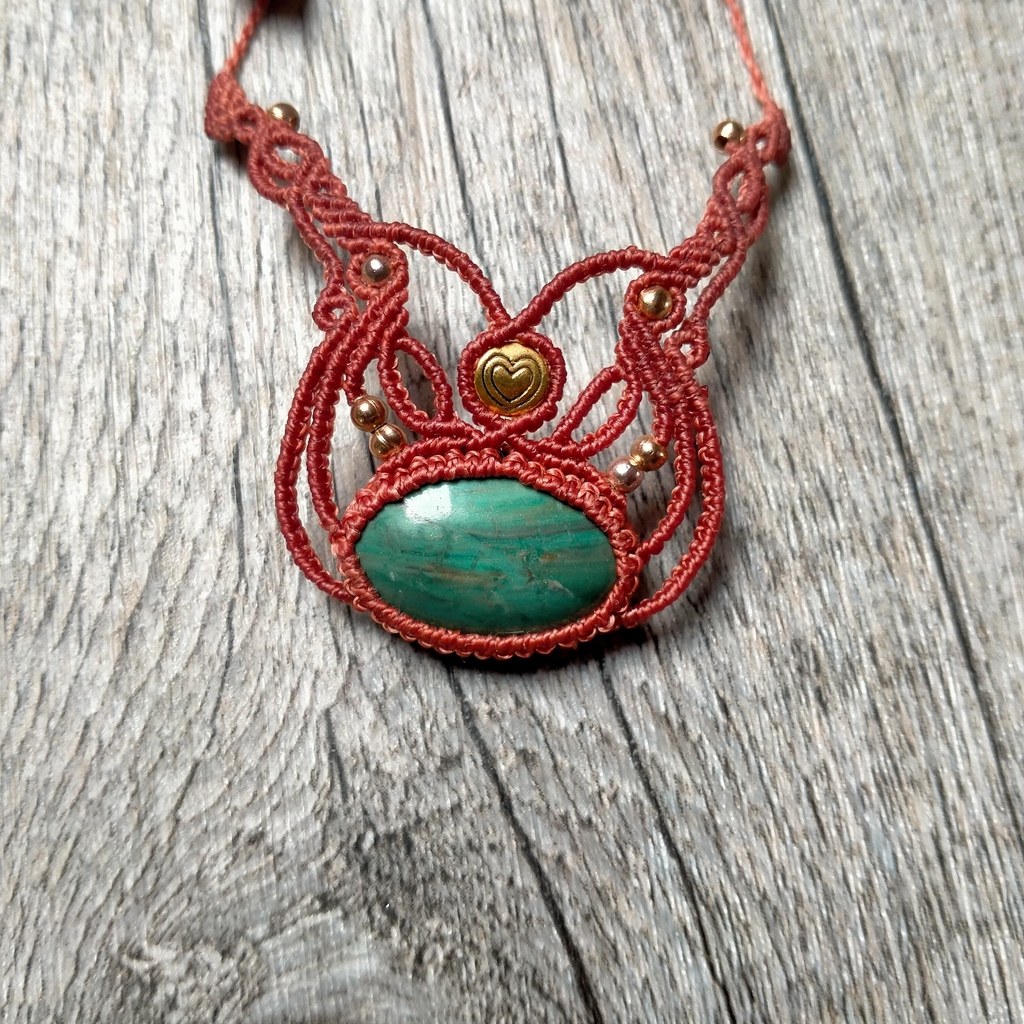 collier-micro-macrame-jade-cabochon-vert-couleur-cannelle