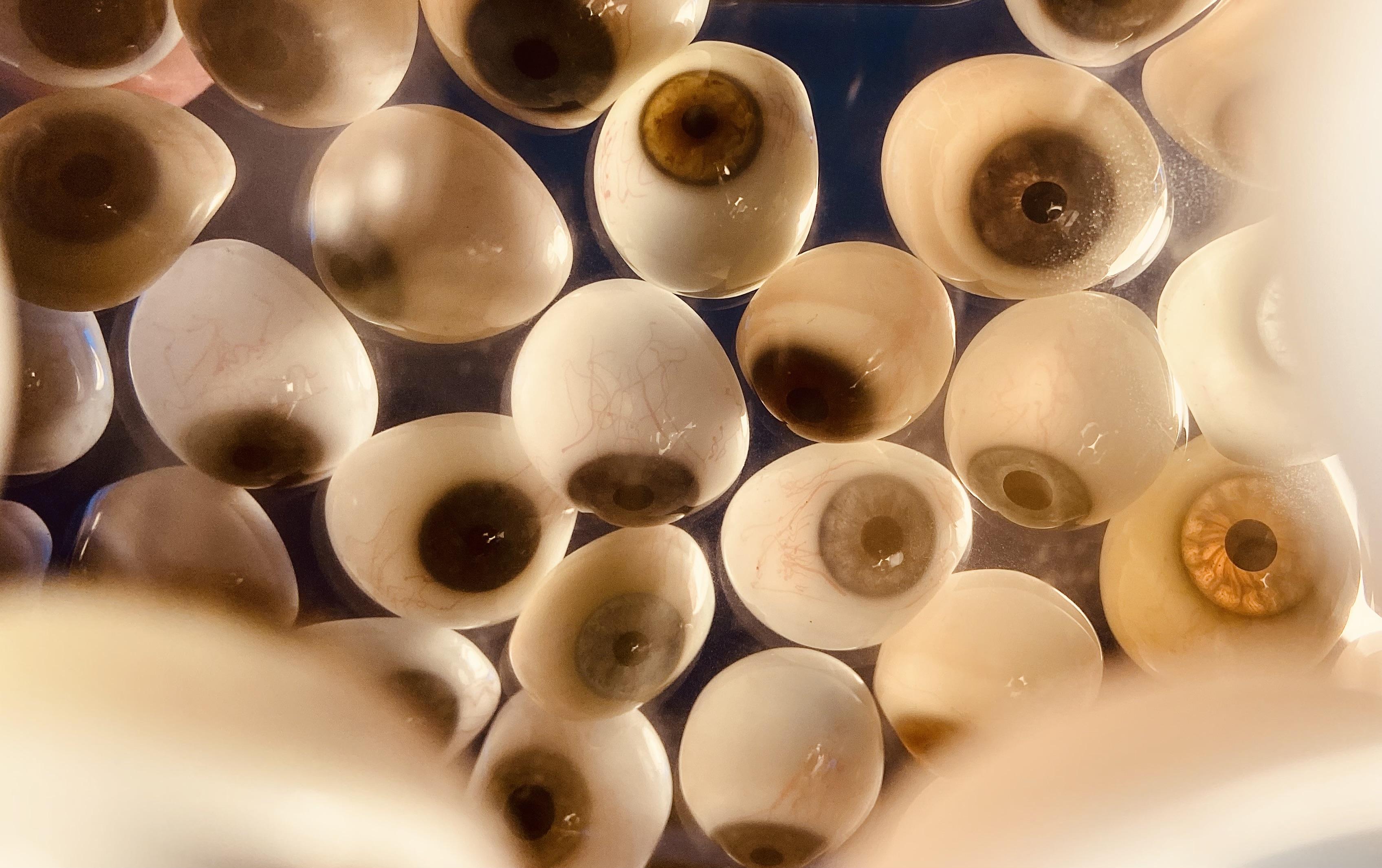 Enter in a real expert in Luxury vintage sunglasses world