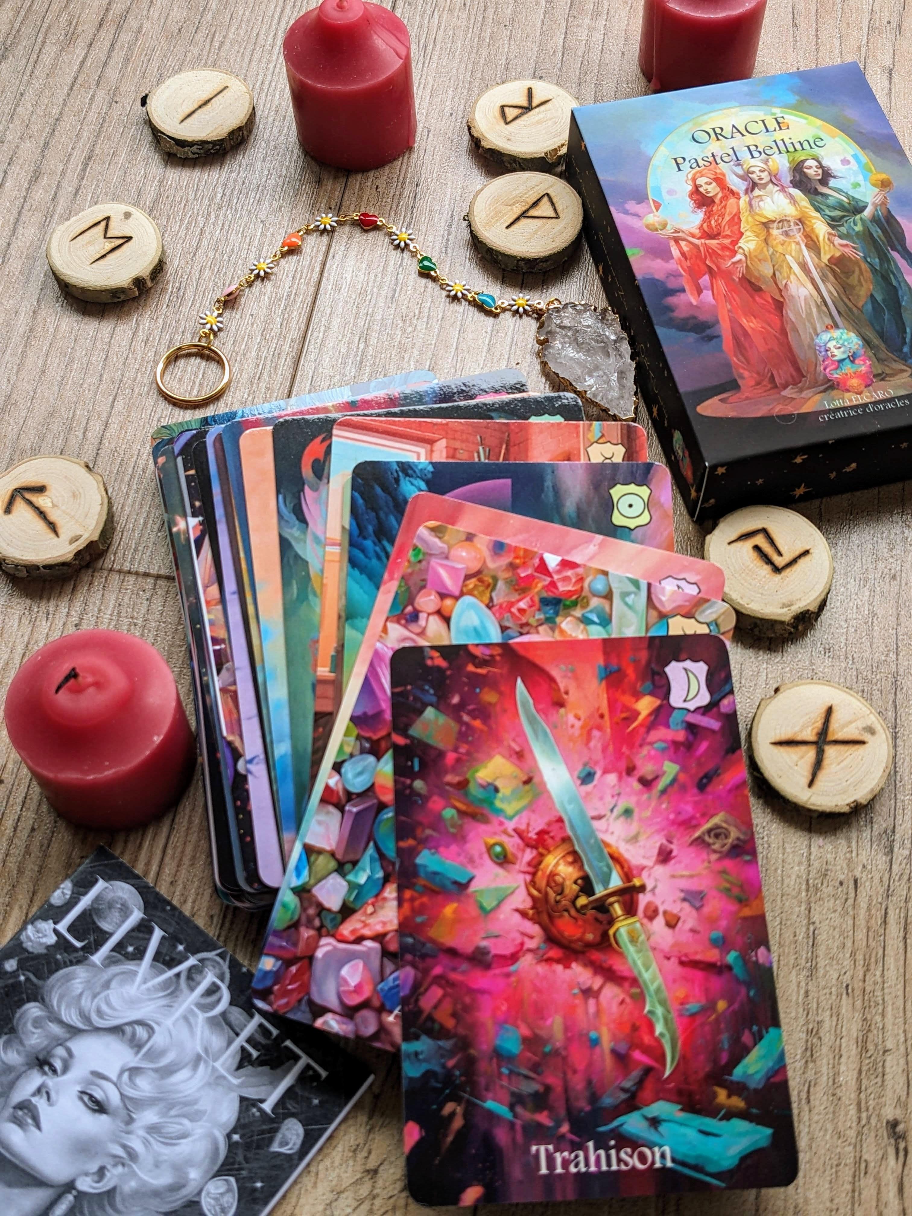 Des Oracles auto-édités illustrés par la créatrice, explosifs de couleurs