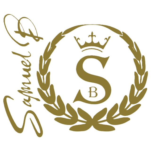 Logo de la marque Samuel B: un design élégant représentant un "S" central couronné, entouré d'une couronne de laurier symbolisant l'excellence et le prestige. Le nom "Samuel B" est inscrit en écriture manuscrite sur le côté, ajoutant une style artisanale et personnalisée. 