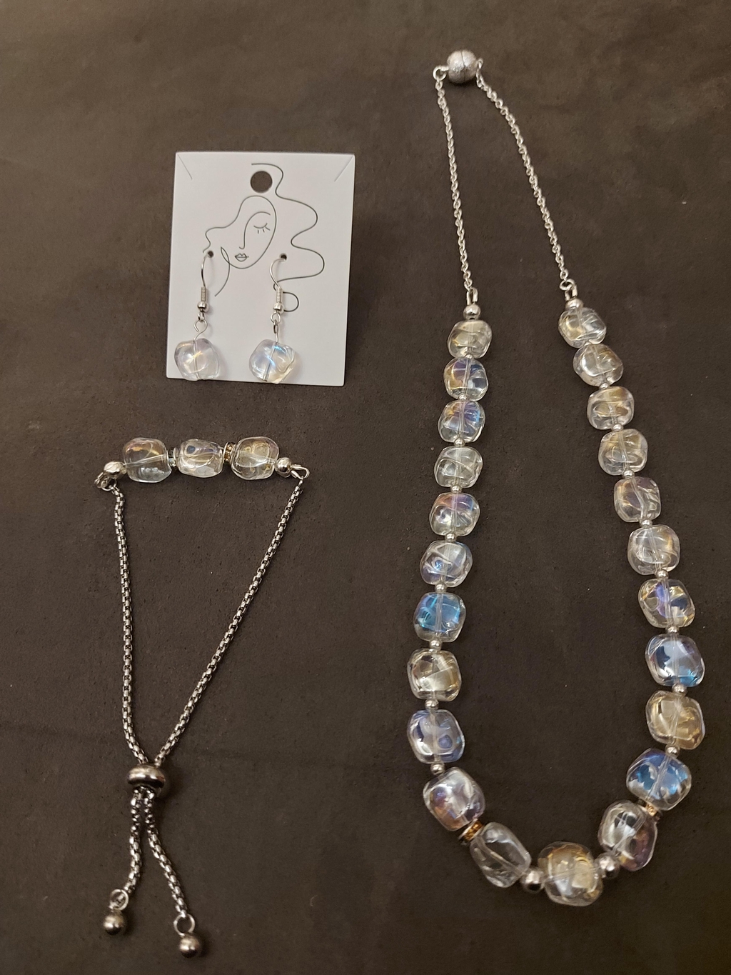 Magenta Blue Gifts create handmade jewellery and accessories that can be enjoyed by yourself, or as unique gifts for friends and family or other special occasions.