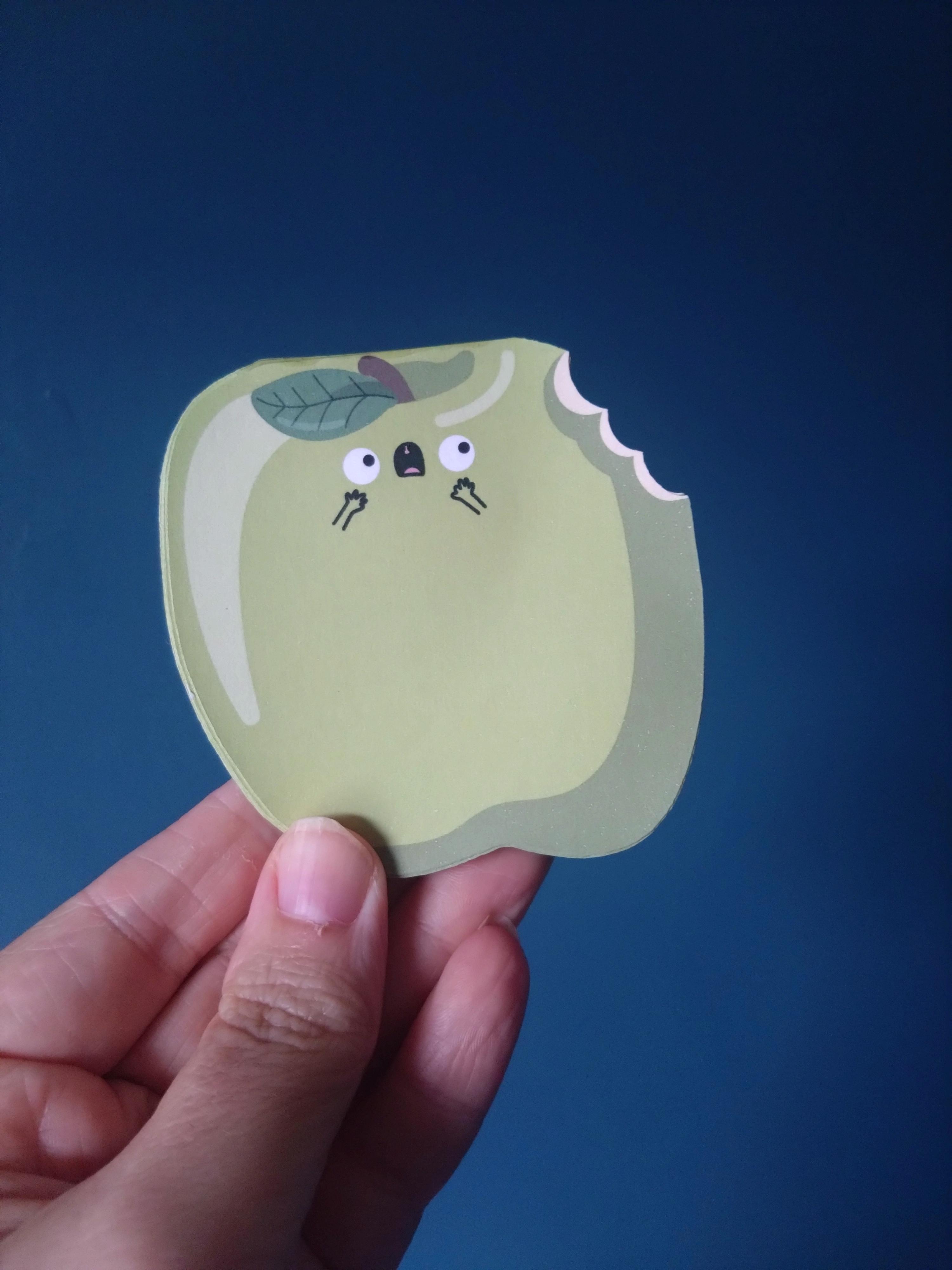 Apple shaped magnetic mini memo pad