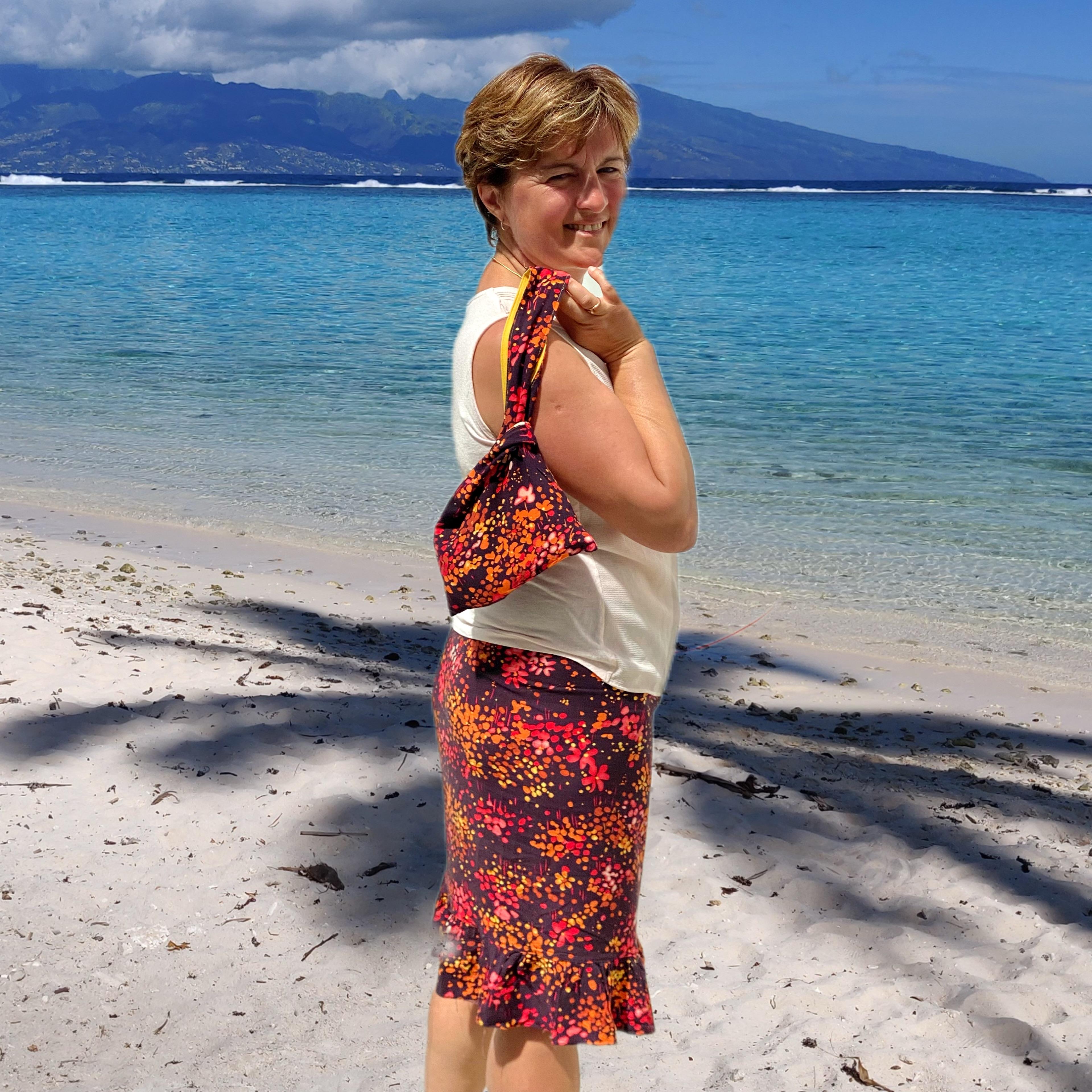 Photo de moi sur la plage de Temae à Moorea, l’île en face de Tahiti