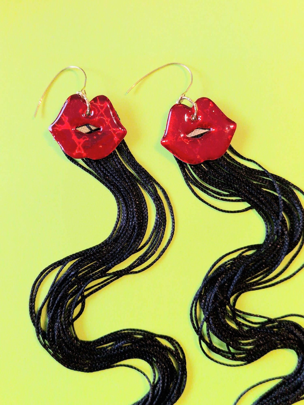 Talven uusi Pepsodent Smiles -korvakorumallisto kumartaa jouluisille väreille, välkkyen kuin ensilumi!