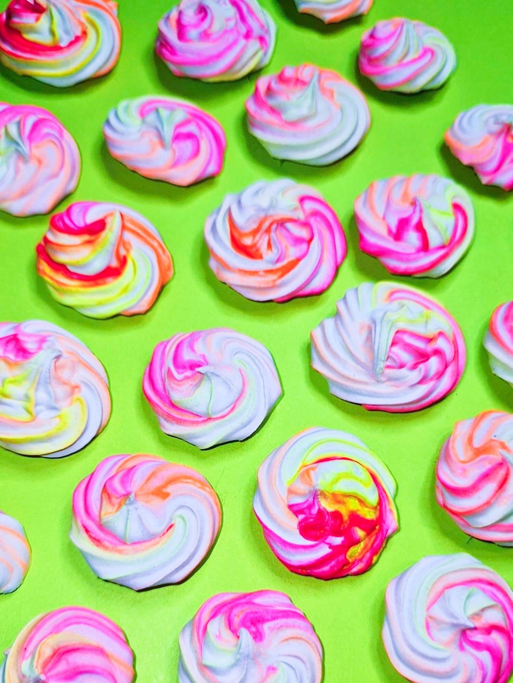 Up the Wazoo Apparel, koska hillitty on ihan hirveen tylsää. Verkkokauppa täynnä ihastuttavan värikkäitä kotimaisia, käsityönä valmistettuja statementkoruja ja asusteita rohkeasti pukeutuville persoonille!