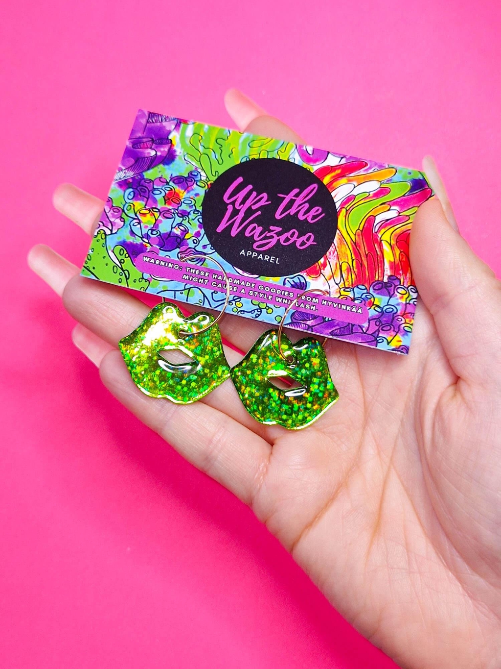 Hologramminhohtoiset, henkäystäkin kevyemmät pusuhuulikorvikset kesyttämään talven apeus!