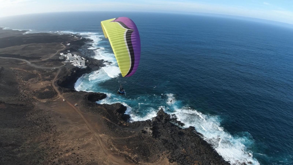 vuelo emocionante sobre paisajes volcanicos singulares