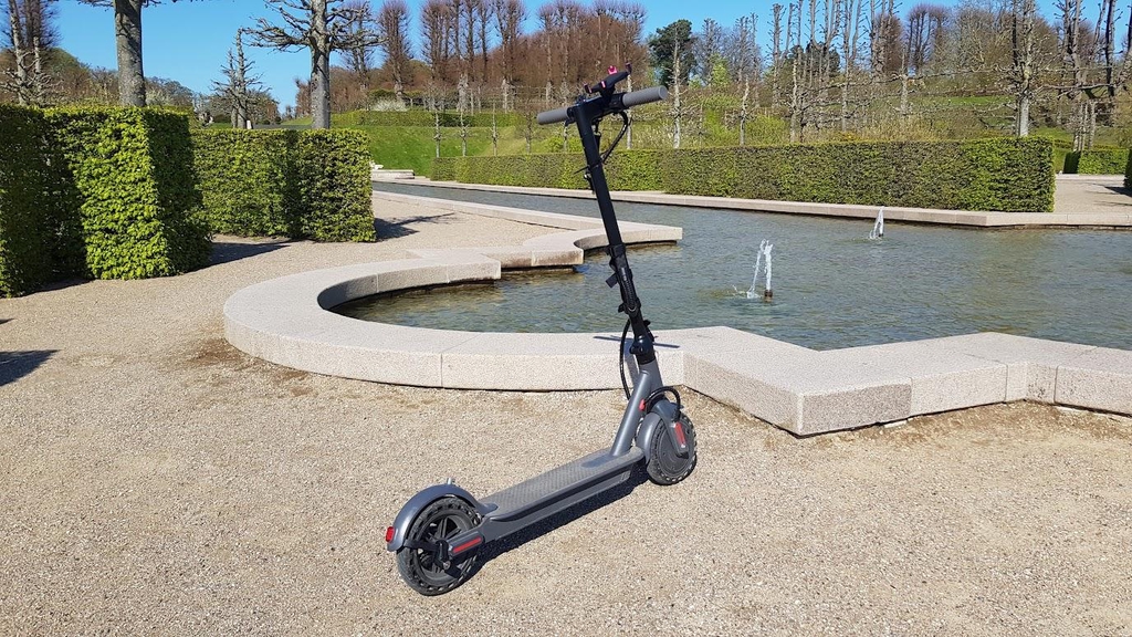 30 km/t foldbar PRO el-løbehjul med 350W motor, 10.4Ah batteri, 25 km kørsel