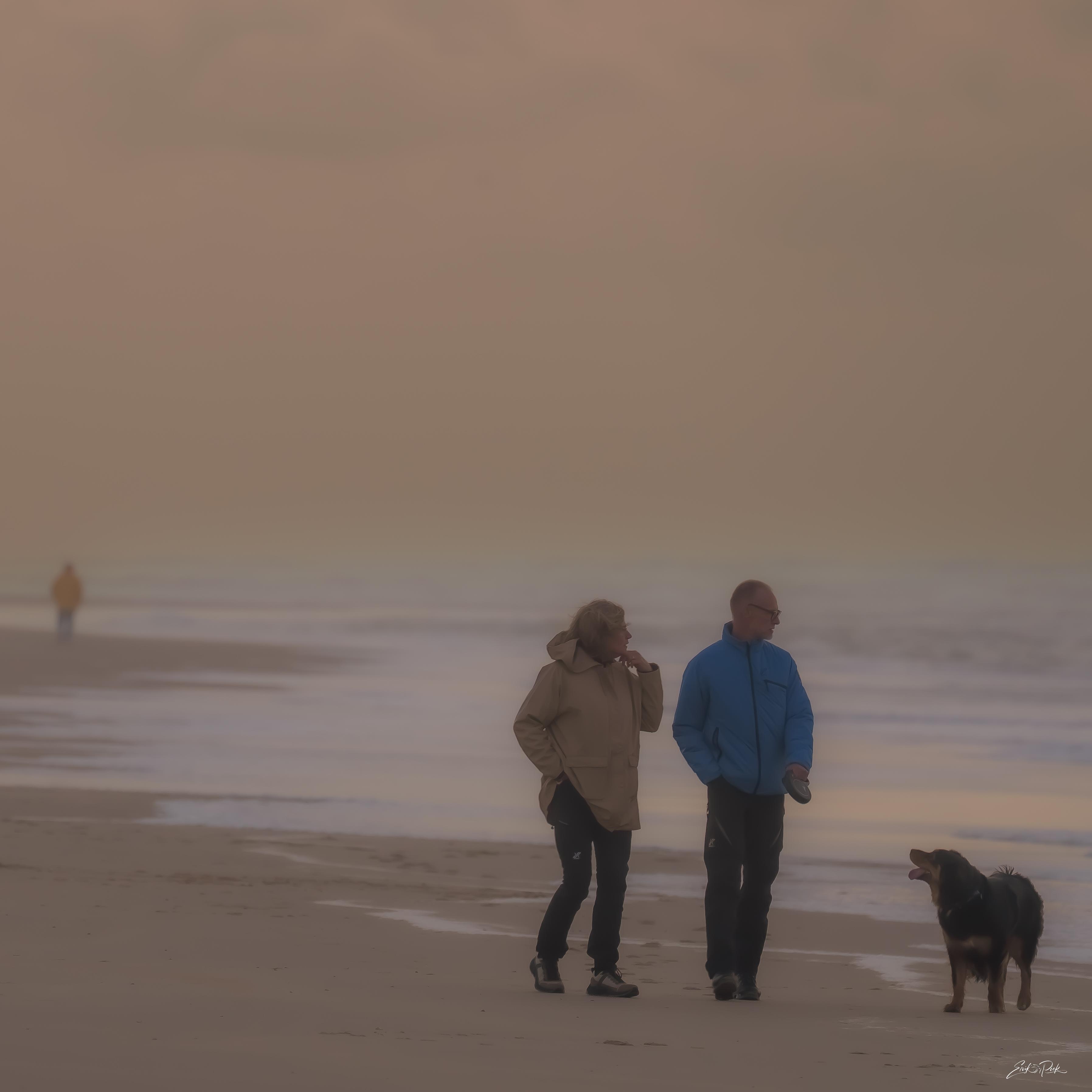 Samen wandelen.