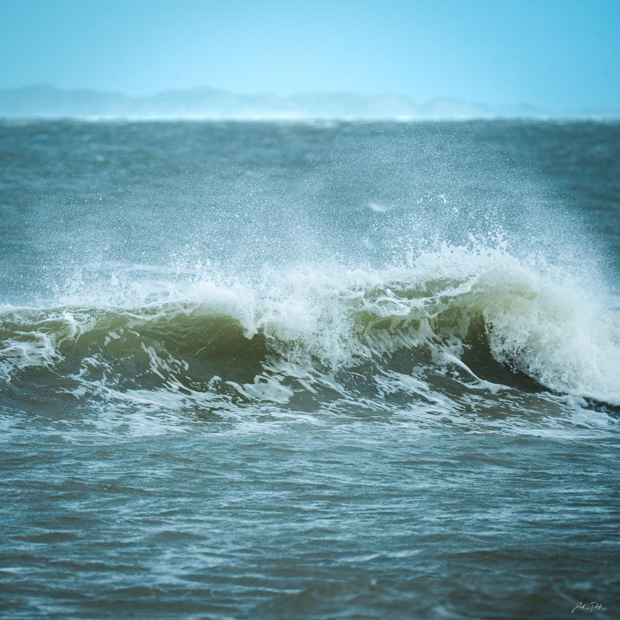 Geraakt door de golven van de zee