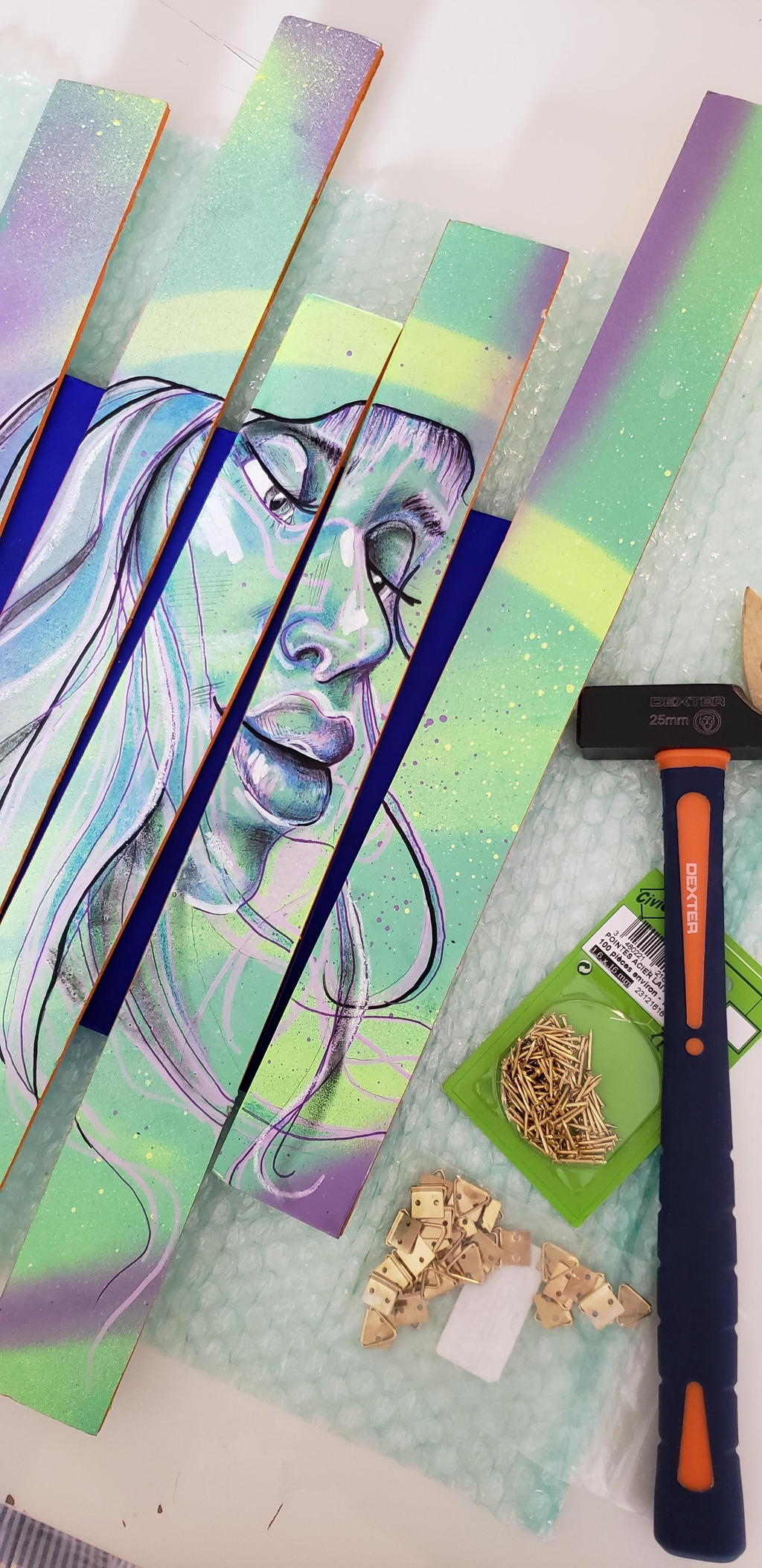 Une sélection de produit crées avec amour, fait main et made in France. Tableaux originaux, reproductions, objets décos et bien d'autre.. Trouvez votre coup de cœur pour embellir votre intérieur. 