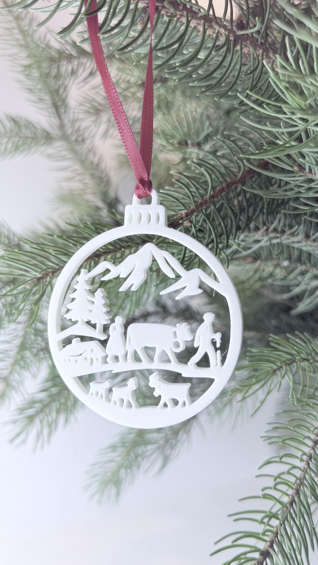 Schweizer Scherenschnittmotive als Dekoannger für Geschenke, Weinflaschen, Weihnachtsbaum etc