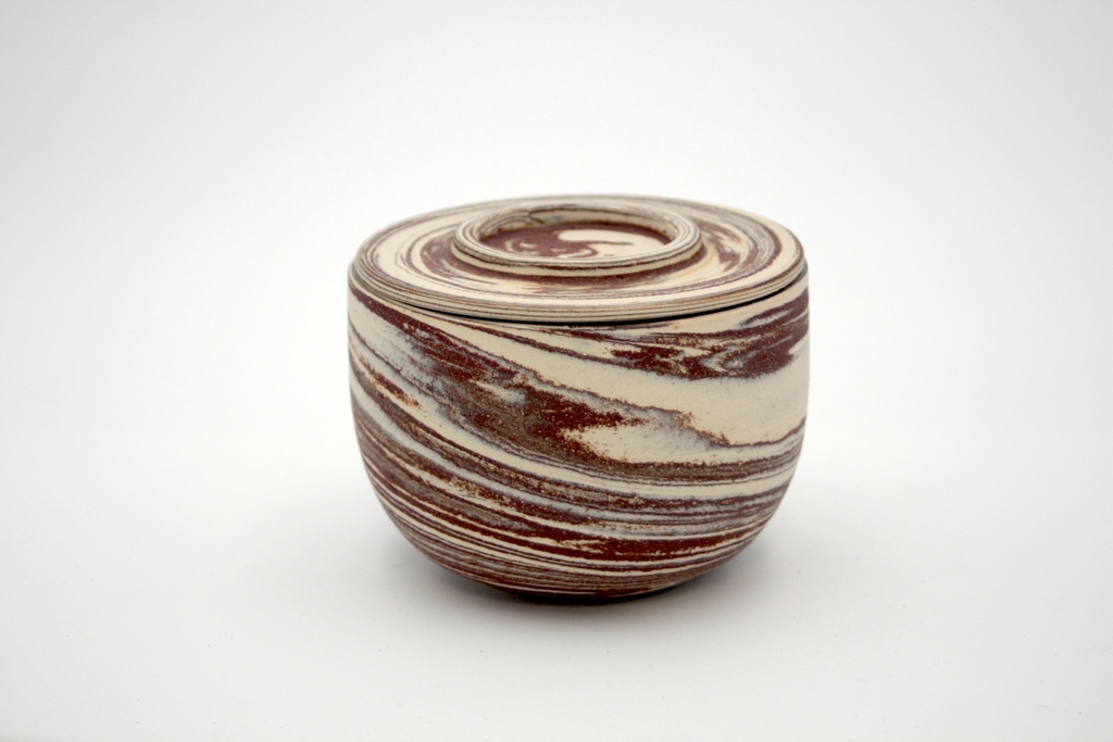 Beurrier à eau breton - 2 terres mêlées grès blanc et terre du Fuilet, tournage, objet utilitaire, alimentaire, création, série limité, artisanat, made in France
Camillefo céramique