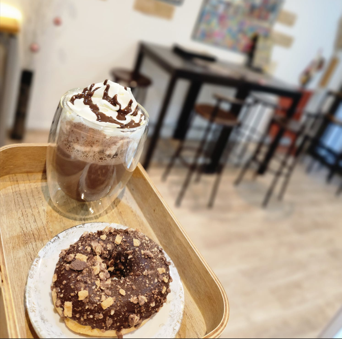 Donuts et chocolat viennois